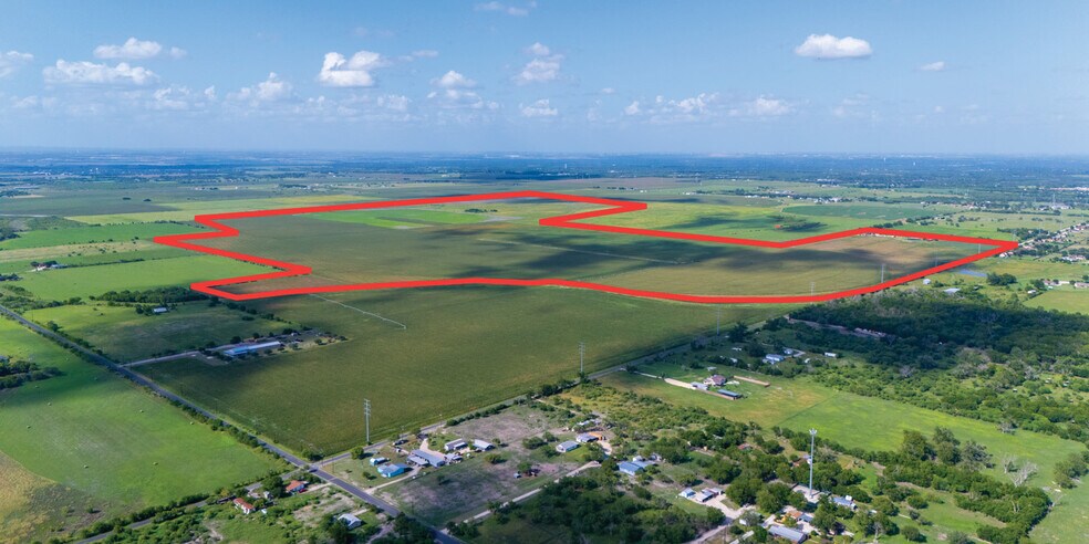 More Photos Of 1543 County Road 6710, Lytle Land For Sale