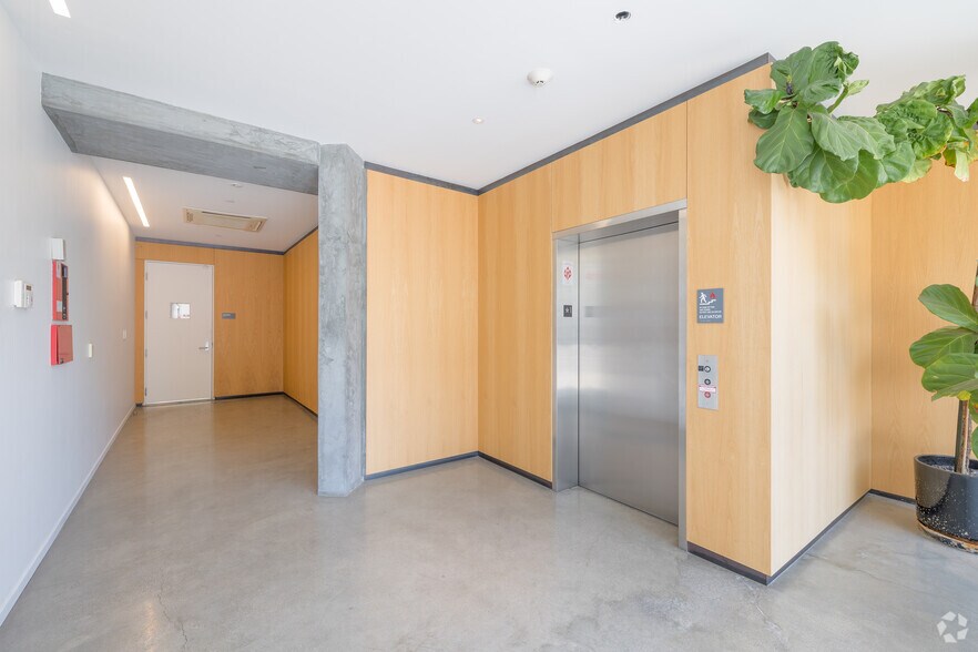 More Photos Of 3760 Motor Ave, Los Angeles Loft Creative Space For Lease