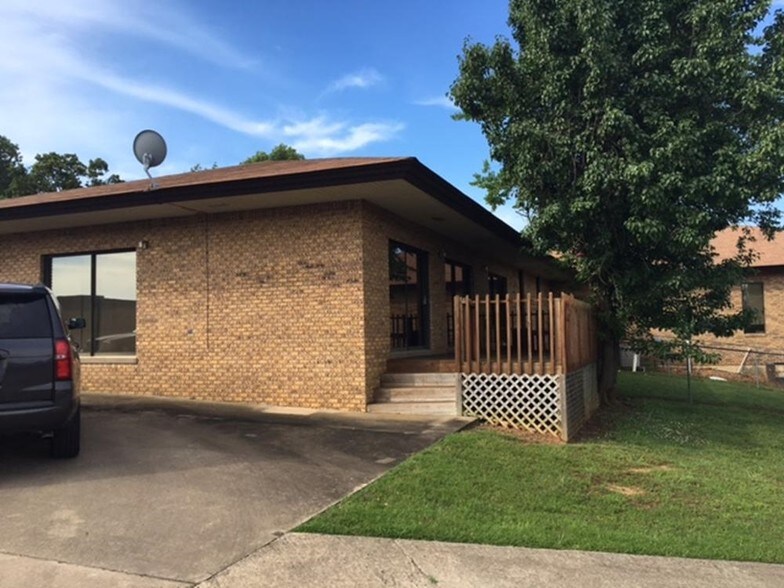 More Photos Of 302 Pointer Trl W, Van Buren Office For Sale