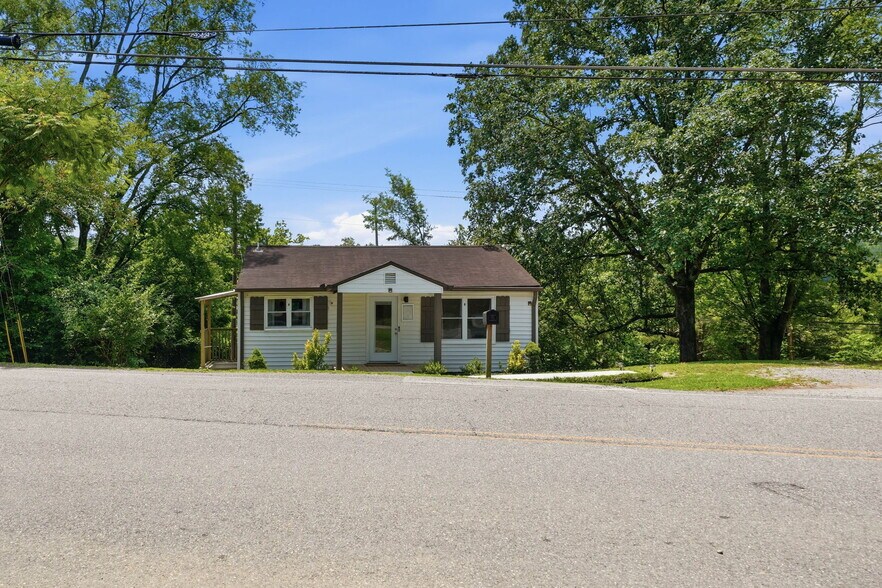 More Photos Of 6936 N Ruggles Ferry Pike, Knoxville General Retail For Sale