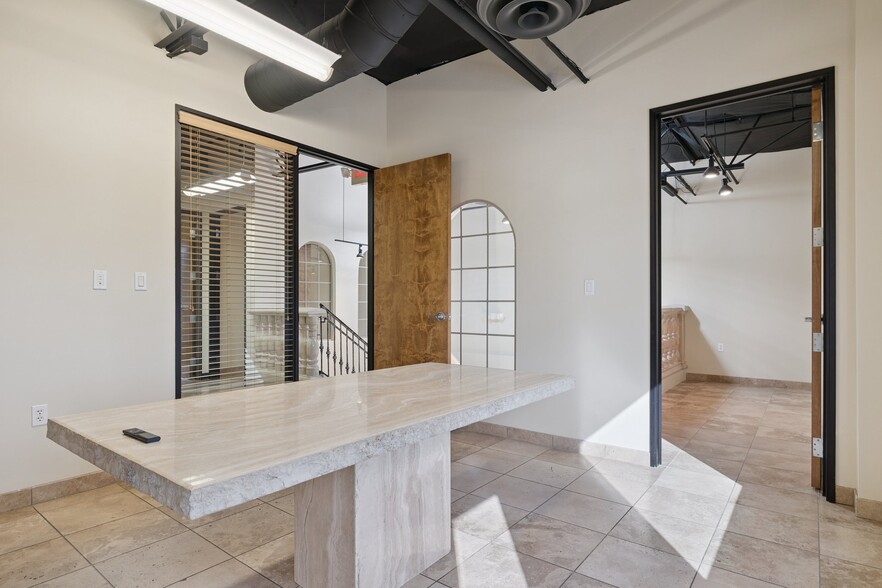 More Photos Of 9096 E Bahia Dr, Scottsdale Showroom For Lease