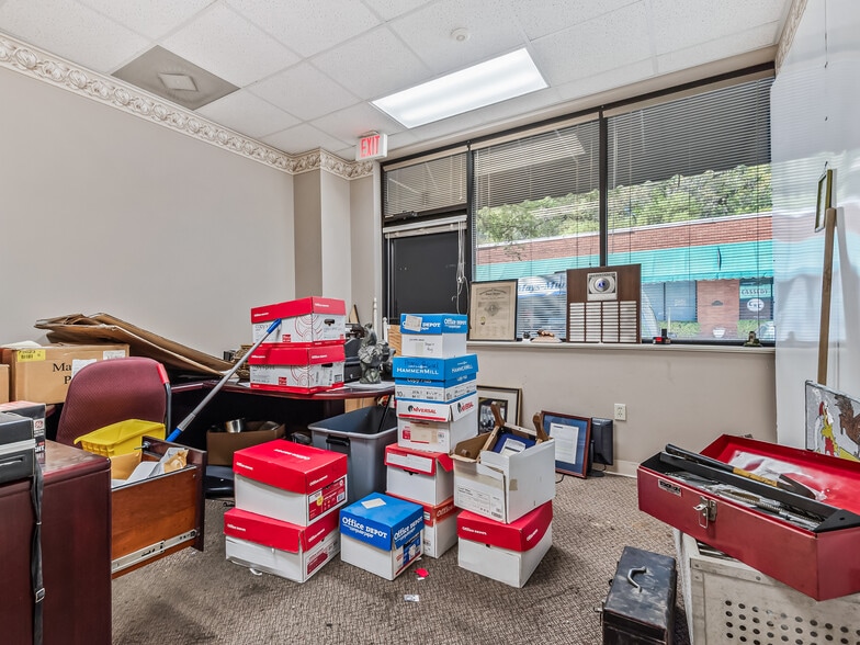 More Photos Of 2016 N Point Blvd, Tallahassee Office For Sale