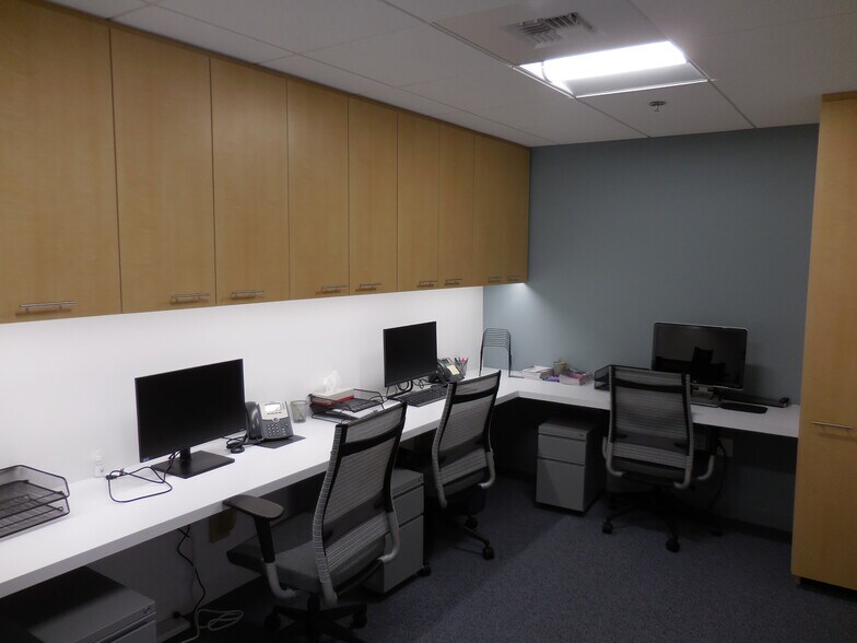 More Photos Of 25550 Hawthorne Blvd, Torrance Medical For Lease
