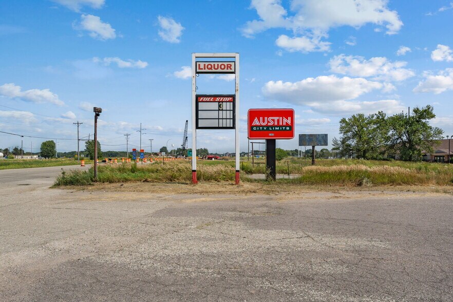 More Photos Of 3401 W Oakland Ave, Austin Truck Stop For Sale
