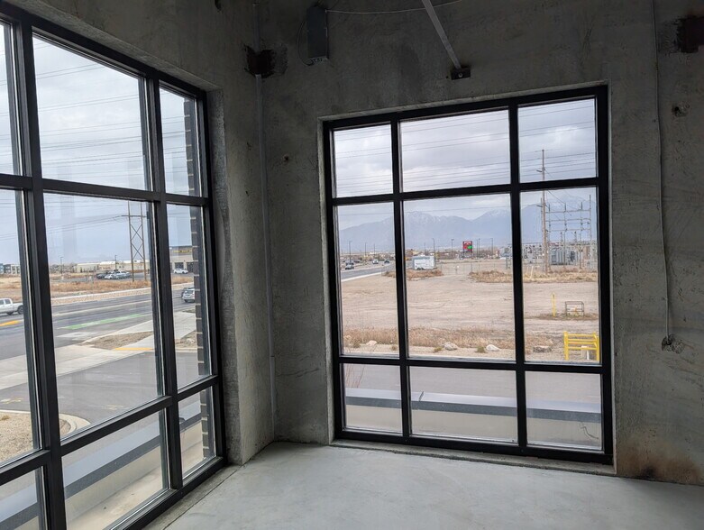 More Photos Of 5879 W 7800 S, West Jordan Office For Lease