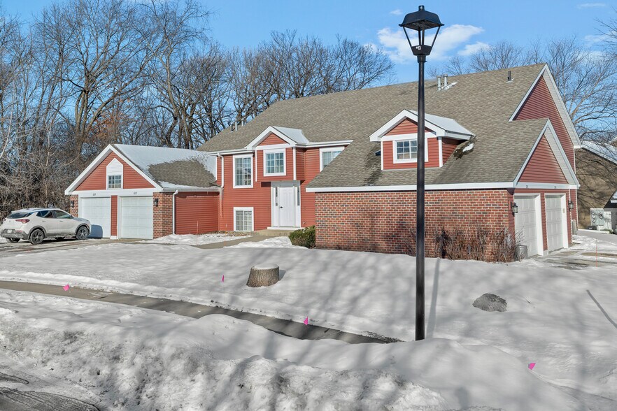 More Photos Of 8254 Windsong Dr, Eden Prairie Apartments For Sale