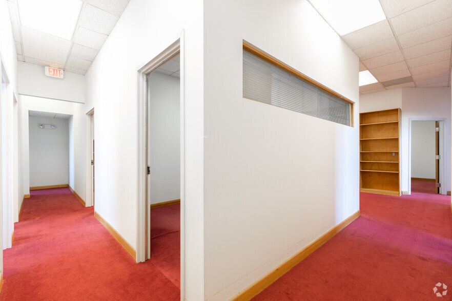 More Photos Of 10 Langley Rd, Newton Office For Sale