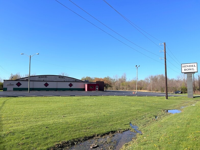 More Photos Of 6833 E Massachusetts Ave, Indianapolis Bowling Alley For Sale