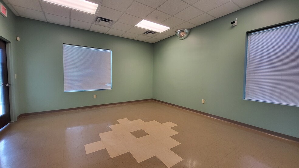 More Photos Of 812 Candy Park Rd, Pembroke Medical For Lease