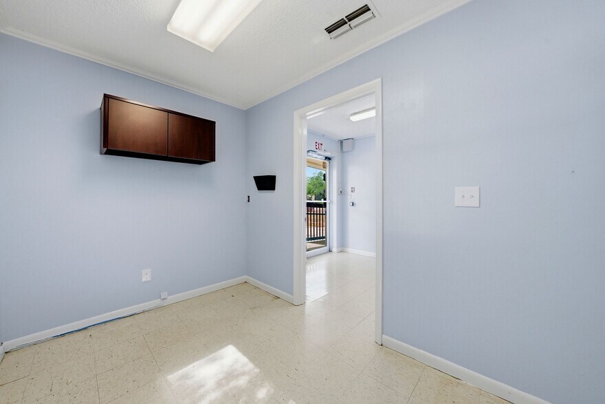 More Photos Of 2886 Whitney Rd, Clearwater Storefront Retail Residential For Sale