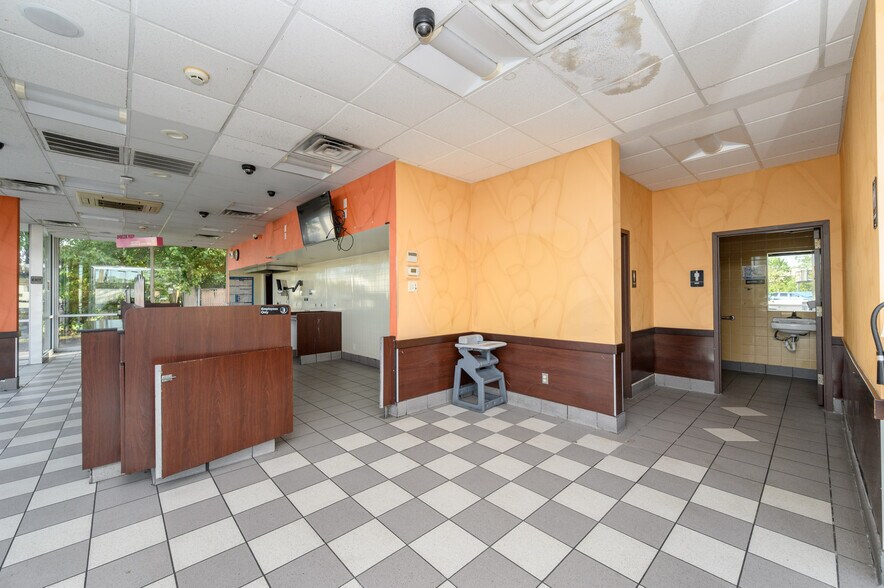 More Photos Of 343 State Route 17, Hasbrouck Heights Fast Food For Lease