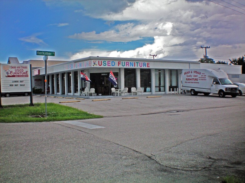 More Photos Of 3890 Tamiami Trl, Port Charlotte General Retail For Lease