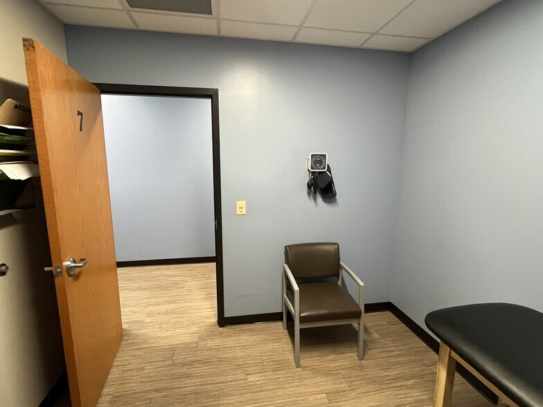 More Photos Of 6342-6360 Lonas Spring Dr, Knoxville Office For Sale