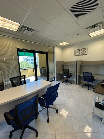 More Photos Of 13538 Village Park Dr, Orlando Office Residential For Lease