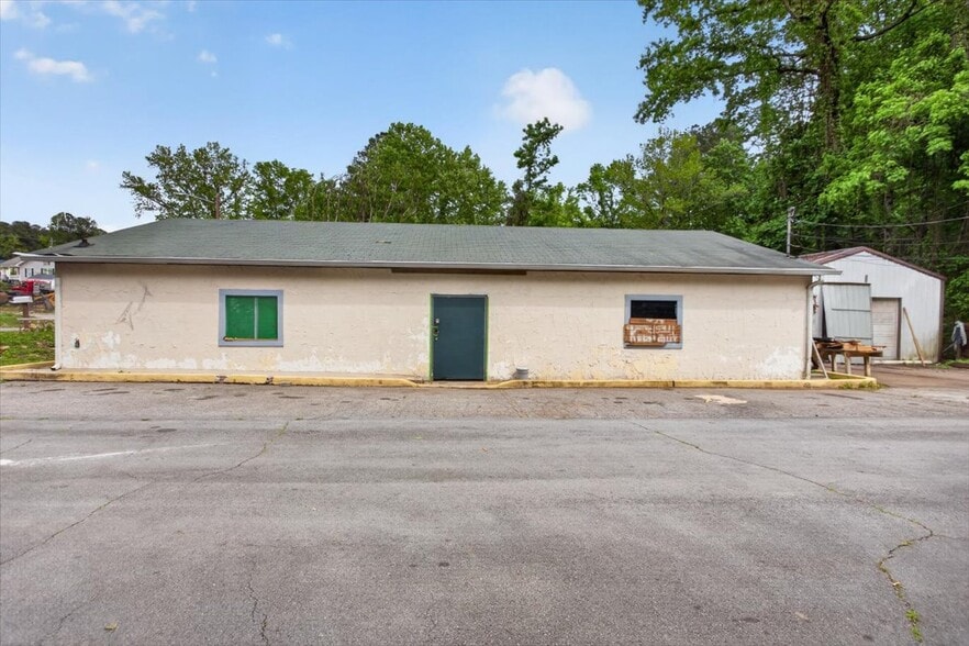 More Photos Of 79 Jones St, Jasper Warehouse For Sale