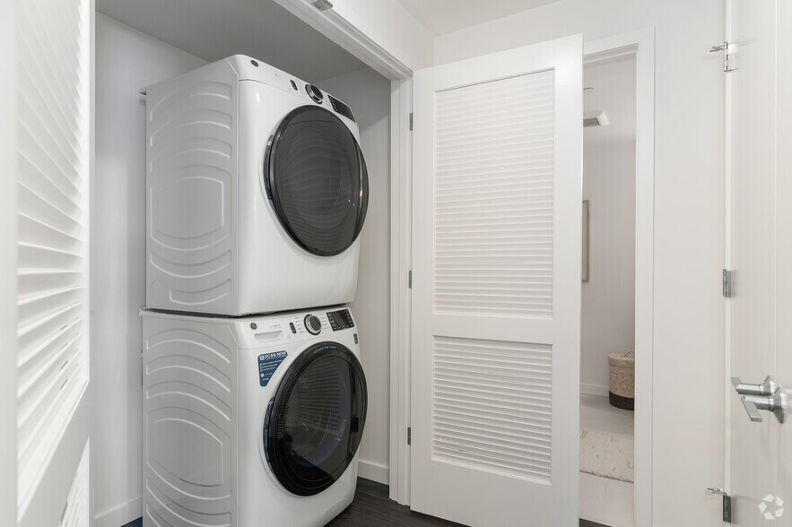 More Photos Of 1550 NW Naito Pky, Portland Apartments For Lease