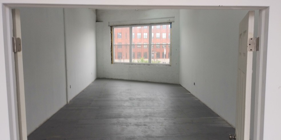 More Photos Of 60 Dickerson St, Newark Light Manufacturing For Lease