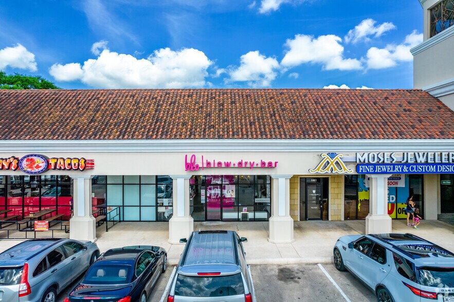 More Photos Of 999 E Basse Rd, San Antonio Unknown For Lease