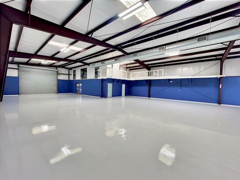 More Photos Of 9333 Alberene Dr, Houston Warehouse For Lease
