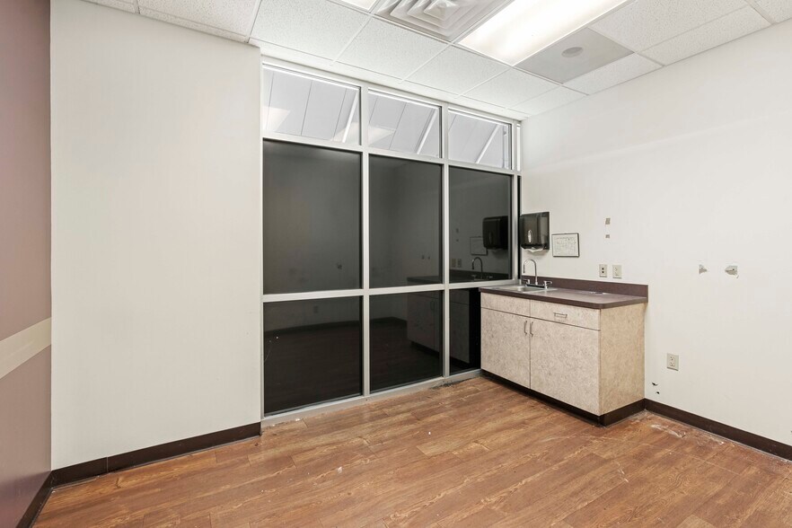 More Photos Of 2427-2443 Ridge Rd, Highland Unknown For Lease