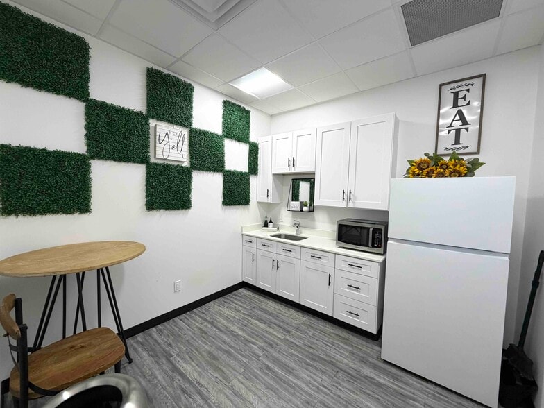 More Photos Of 4601 Old Shepard Place, Plano Medical For Sale