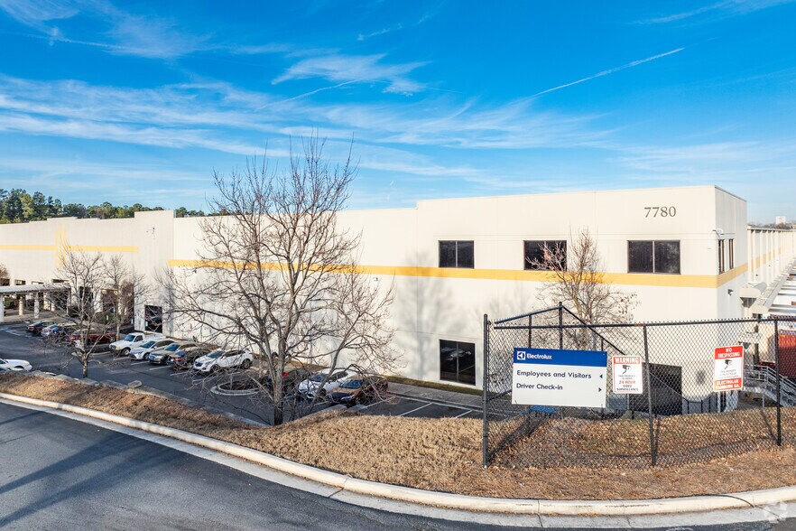 More Photos Of 7780 Spence Rd, Fairburn Distribution For Lease