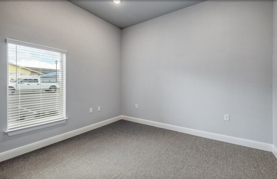 More Photos Of 2200 N A W Grimes Blvd, Round Rock Medical For Sale