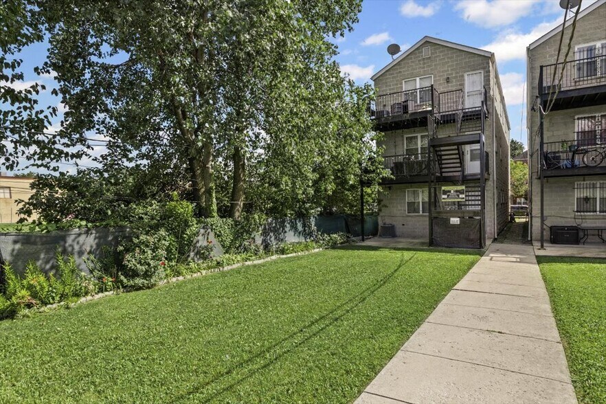 More Photos Of , Chicago Multifamily For Sale