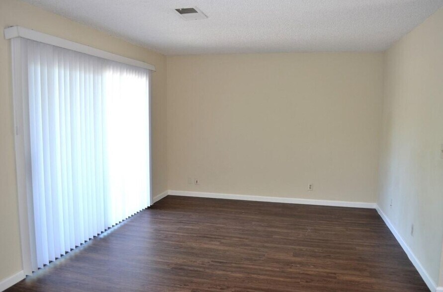 More Photos Of 1260 Kenwal Rd, Concord Apartments For Sale