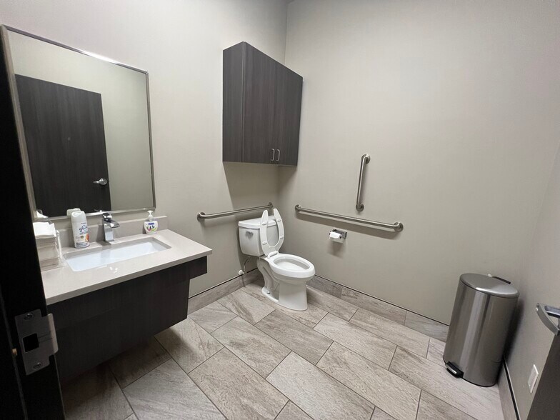 More Photos Of 2012 S Post Rd, Oklahoma City Office For Lease