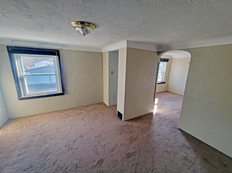 More Photos Of 8044 N Illinois St, Caseyville Office For Sale