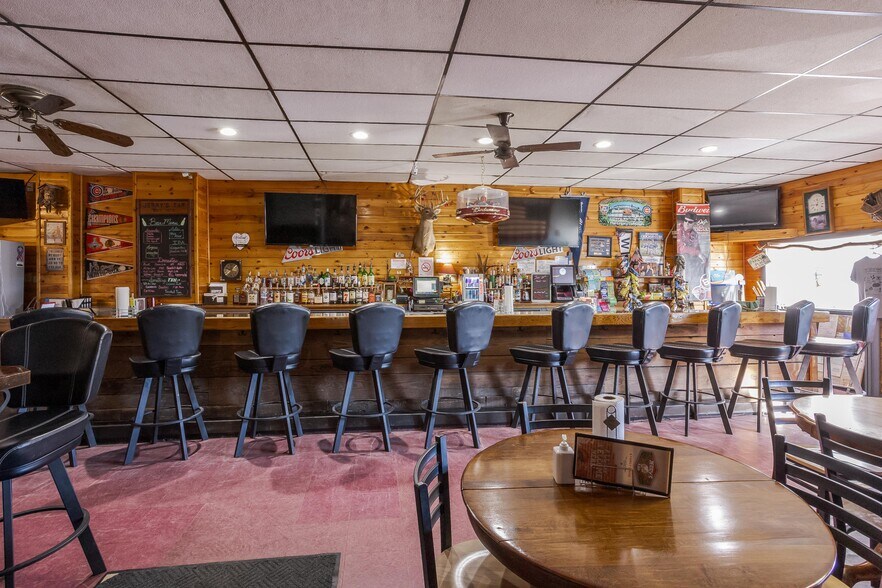 More Photos Of 119 N Lincoln St, Ransom Bar For Lease