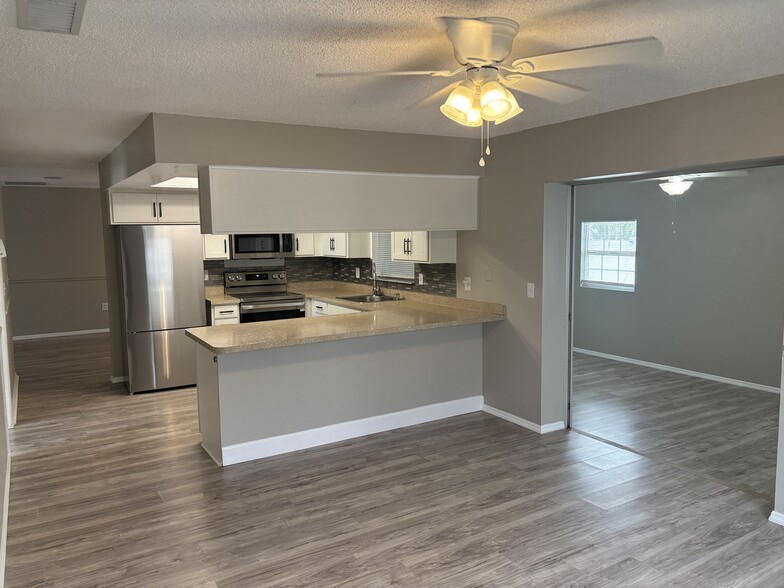 More Photos Of 5715 26th St W, Bradenton Office For Sale