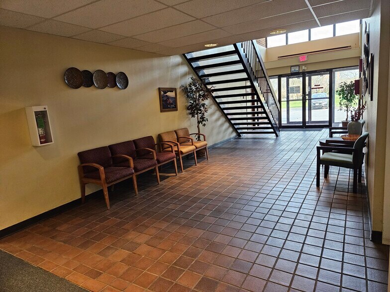 More Photos Of 19150 S Kedzie Ave, Flossmoor Office For Lease