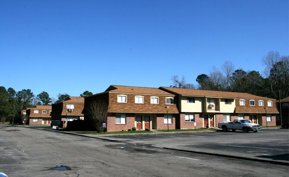 More Photos Of 901 Corona Dr, Orangeburg Apartments For Sale