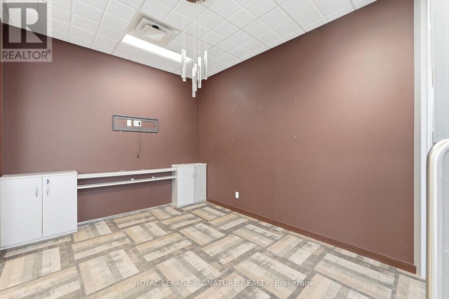 More Photos Of 158 Guelph St, Halton Hills Freestanding For Lease