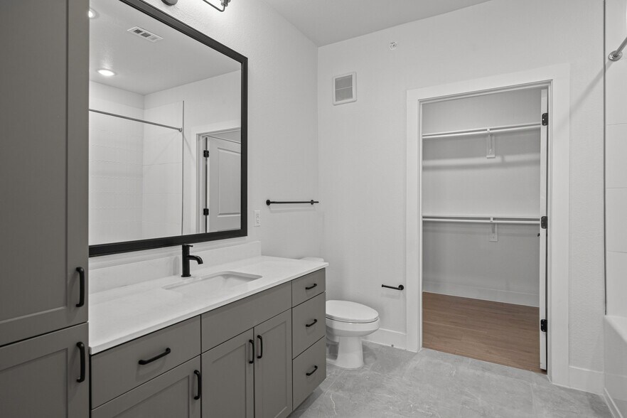 More Photos Of 760 Airport Blvd, Austin Apartments For Lease