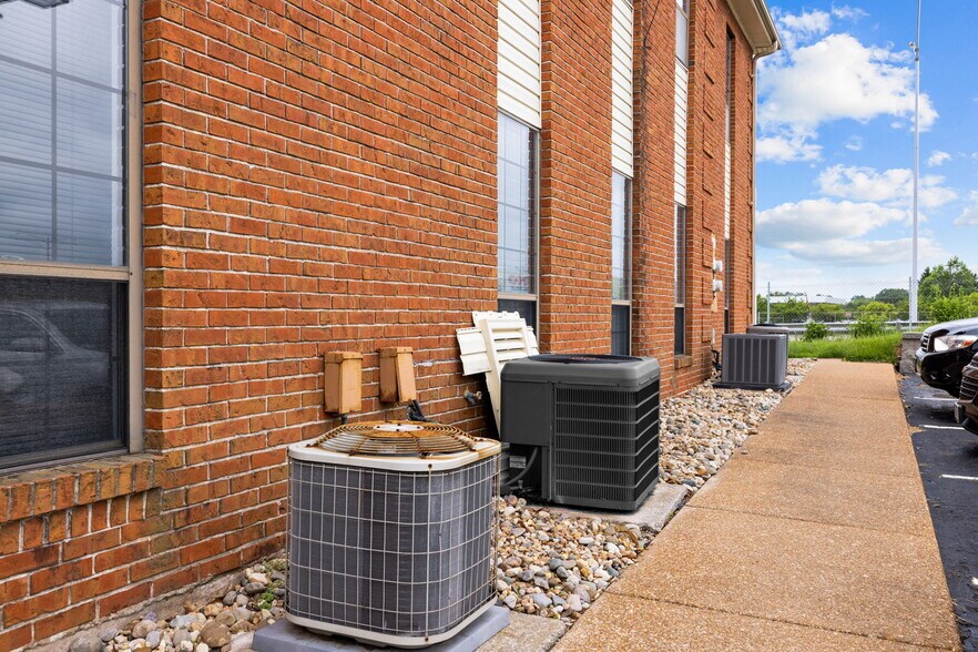More Photos Of 4191 Crescent Dr, Saint Louis Medical For Lease
