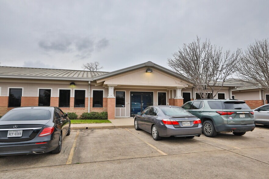 More Photos Of 5751 Blythewood St, Houston Medical For Sale