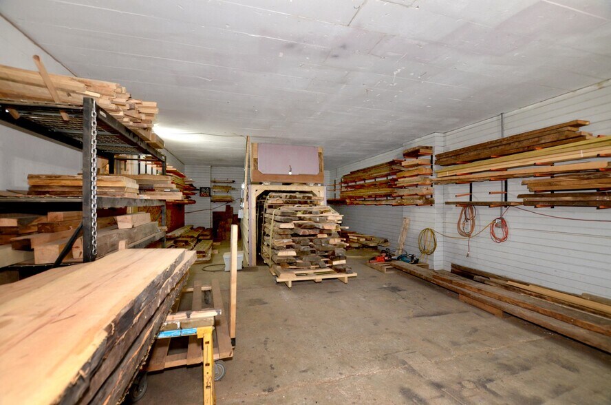More Photos Of 514 Railroad Ave, Viroqua Manufacturing For Sale