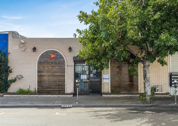 More Photos Of 950 E Pico Blvd, Los Angeles Warehouse For Lease