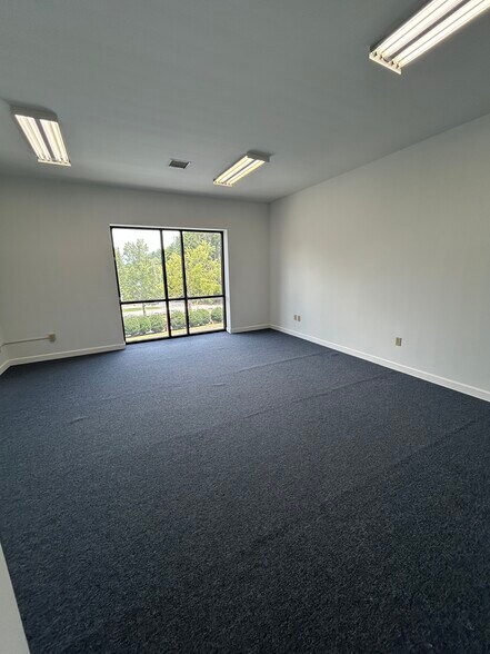 More Photos Of 1934 16th St NE, Hickory Freestanding For Lease
