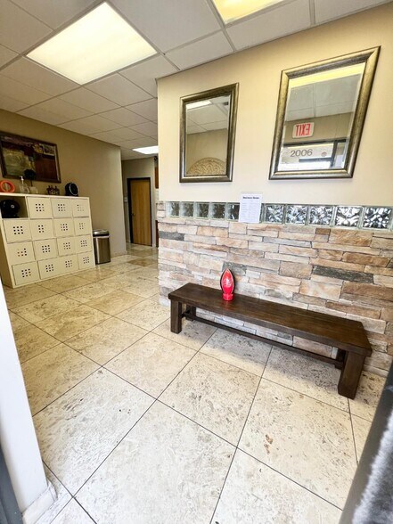 More Photos Of 7302 E Helm Dr, Scottsdale Flex For Sale