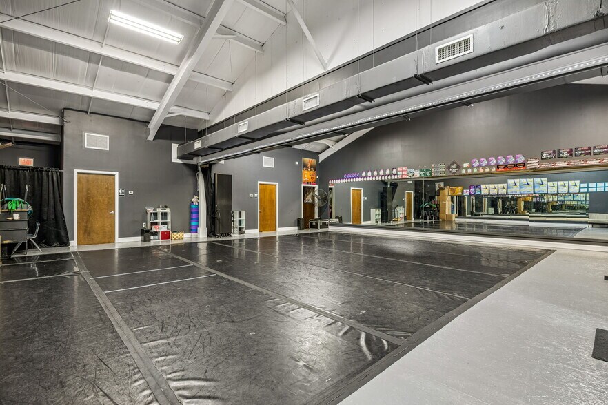 More Photos Of 96549 Parliament Dr, Fernandina Beach Storefront Retail Office For Sale