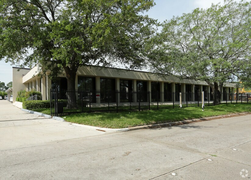 More Photos Of 10661 Rockley Rd, Houston Warehouse For Lease