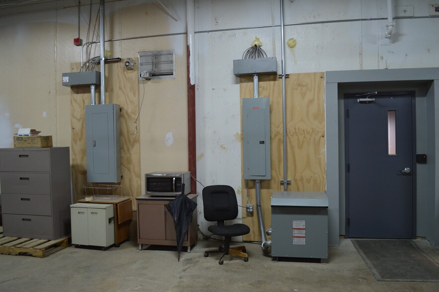 More Photos Of 3657 Old Getwell Rd, Memphis Warehouse For Sale