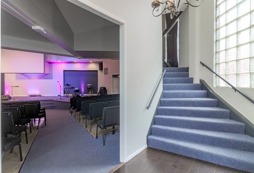 More Photos Of 1016 S 10th St, Tacoma Religious Facility For Sale