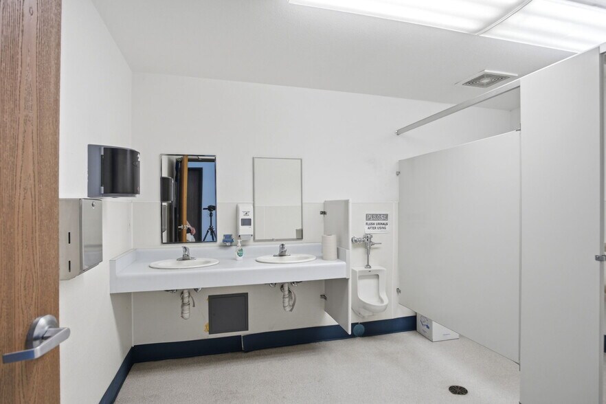 More Photos Of 5256 Pirrone Ct, Salida Warehouse For Lease