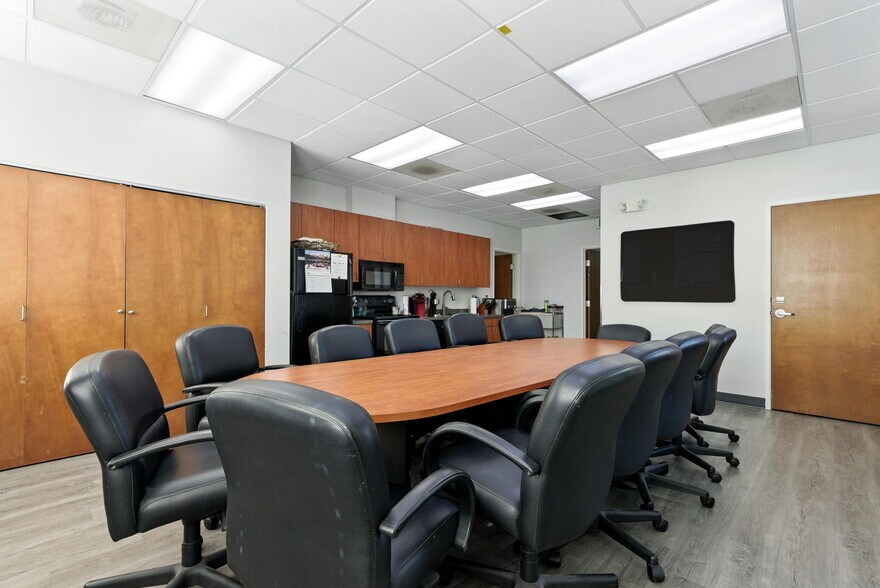 More Photos Of 400 NE Roberts Ave, Gresham Medical For Sale