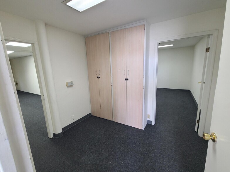 More Photos Of 10605 Chandler Blvd, North Hollywood Warehouse For Lease